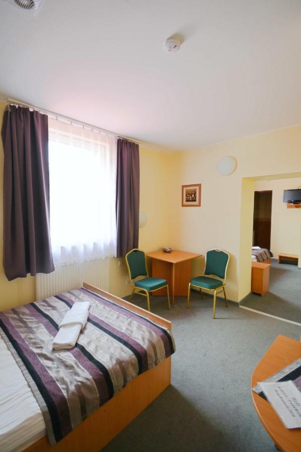 Hotel Awis Kutno Exteriér fotografie